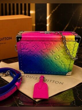 NIB LV Taurillon Clutch Illusion